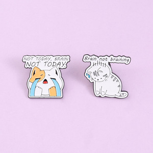 Al por mayor, Set de pines de solapa de esmalte suave con meme divertido de gato 'Brain Goes on Strike' y distintivo con la cita 'Not Today Brain' - Product Image 1