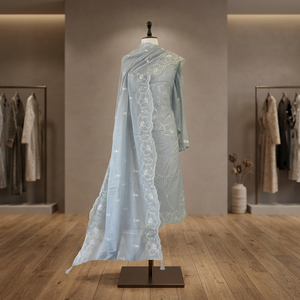 Élégant ensemble trois pièces non cousu en tissu Banarasi, comprenant un haut, un bas et un dupatta en textile tissé, idéal pour les occasions festives et spéciales. - Product Image 4