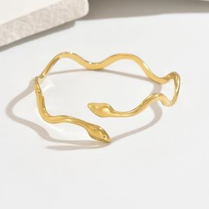 Venta al por Mayor de Joyería de Moda para Mujer, Brazalete Abierto Ajustable con Diseño de Serpiente de Alta Gama, Brazalete Curvo de Acero Inoxidable - Product Image 1