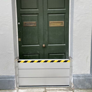 Altri prodotti per la sicurezza in acqua: Barriera antiallagamento rimovibile in lega di alluminio per porte di garage e abitazioni - Product Image 1