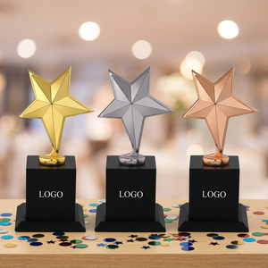 Atractivo Trofeo Estrella con Grabado Láser e Impresión UV, Personalización de Marca en Metal Fundido a Presión para Eventos y Team Building - Product Image 1