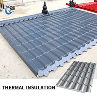Panneaux sandwich de toiture en mousse d'aluminium PU Matériaux de construction Panneau isolant en polyuréthane Tuiles métalliques pour toiture résidentielle