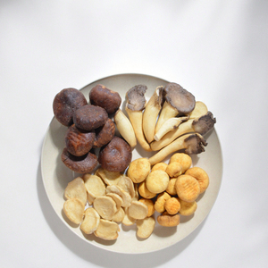 Snacks de Comida Seca con Certificado HALAL y KOSHER, Chips de Champiñones Mixtos con Textura Salada y Firme, Compatible con ODM, Sabor y Empaque Personalizables, Marca Privada - Product Image 5