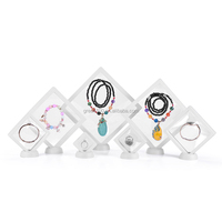 Boîte à bijoux en acrylique anti-poussière et anti-oxydation pour collier, bague, lunettes, emballage de pierres précieuses avec présentoir à cadre flottant 3D personnalisé