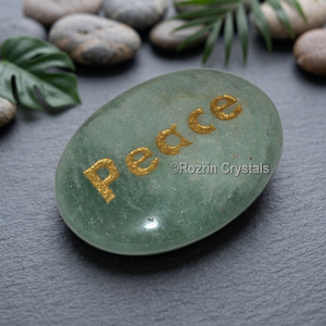 Pendentif de paix en agate verte à trois pierres avec inscription gravée, cristal et strass, style classique pour cadeau de mariage - Product Image 2