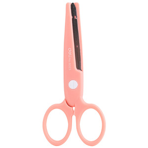 กรรไกรนักเรียนเดลี่ 135 มม. ปลายมนพลาสติกปลอดภัยสำหรับตัดกระดาษ - Product Image 2