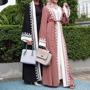 Abaya Aperta di Moda Musulmana 2023 con Ricamo Floreale, Cardigan Mediorientale Ricamato, Veste Lunga da Donna, <span class=keywords><strong>Abbigliamento</strong></span> <span class=keywords><strong>Islamico</strong></span> - Product Image 3