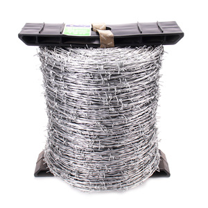 Solution de sécurité économique et durable : Fil de clôture barbelé en acier galvanisé à haute résistance, torsion inversée, barbelés robustes - Product Image 2