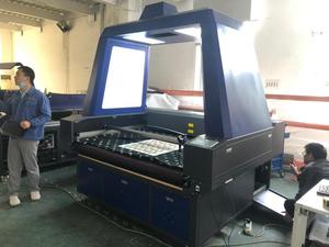 CO2 Laser Doppel köpfe Auto Feeding Stoff/Textil schneide maschine Lasers ch neider mit CCD Kamera 1610 Fabric <span class=keywords><strong>Machine</strong></span>