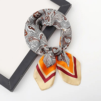Écharpe longue plissée en satin effet soie, imprimé floral numérique bleu et jaune, foulard d'été tendance pour femme, vente en gros