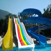 Toboggan aquatique extérieur en fibre de verre et plastique - Convient aux adultes et aux enfants, comme équipement de divertissement aquatique courant pour les familles et les écoles