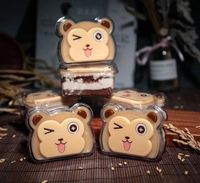 Vente en gros Récipient unique d'emballage de gâteau d'ours mignon avec couvercle Boîte de tiramisu transparente en PET Boîtes de bonbons à dessert en plastique personnalisées