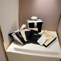 Vente en gros de petite boîte cadeau avec logo personnalisé carton rigide avec laminage mat gaufrage tiroir en papier coulissant boîte d'emballage pour bijoux