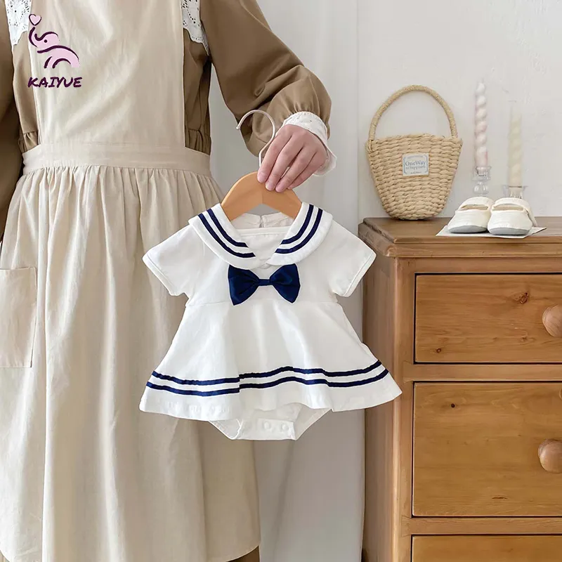 Neugeborenes Sommer Navy Baby Mädchen Körperanzug niedlicher Stil Kurzarm Baumwollstrampler mit Schleife und Knopfverschluss ODM Kinderkleidung