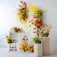 Herbstliches Orange-Gelbes Spiralförmiges Zweig-Set aus Seiden-Kunstblumen, Tropische Dahlie Gloriosa, Blumenbogen-Hintergrund für Hochzeiten im Freien