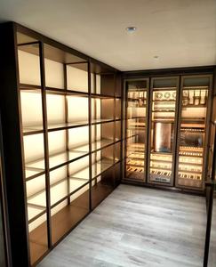 Maßgefertigte Moderne Aluminium-Luxus-Weinschränke mit Glastür, Fortschrittliche Metalltextur und Beleuchtung, Bar-Möbel - Product Image 2