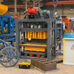 Machine industrielle de fabrication de briques QTJ4-28 pour parpaings et <span class=keywords><strong>hourdis</strong></span>, avec options multi-tension et garantie d'un an - Product Image 1