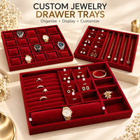 Plateau organisateur de bijoux en velours rouge personnalisé avec tiroir amovible et compartiments sur mesure pour bagues, boucles d'oreilles, colliers et montres