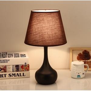 Lámpara de Mesa de Tela Retro Nórdica de Alta Gama, Luz Nocturna Cálida para Mesa de Noche, Transfronteriza, Alimentada por Batería de 5V - Product Image 1