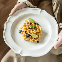 Assiette de dîner occidentale en dentelle française gaufrée, plat à dessert exquis, assiette plate de style royal, céramique, passe au micro-ondes, style rétro