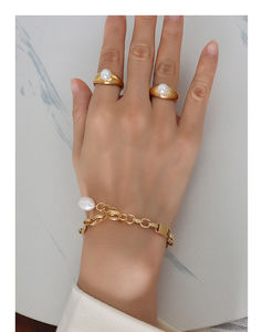 Bague de mariage en acier inoxydable plaqué or 18 carats avec perle, design personnalisé - Product Image 6