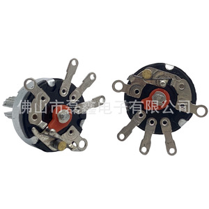 Potenciómetro Rotatorio Leixin RV17 de Película de Carbono B10K con Interruptor, Patas Planas, Conexión Pasante, Ajustable - Product Image 1