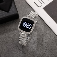 Montres pour femmes en gros, ensemble de diamants carrés, montres électroniques de luxe à écran tactile LED pour femmes
