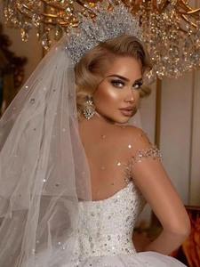 Abito da Sposa NDB10458 con Scollo a V, Maniche Corte, Vita Alta, Paillettes, Strascico e Ricami in Pizzo con Perle - Product Image 4