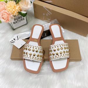 Sandalias Deslizantes de Lujo con Perlas para Mujer y Dama de Marca para Verano y Playa Zapatos Planos de Alta Calidad al por Mayor - Product Image 3