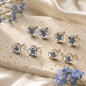 Orecchini a Perno con Fiori Veri Essiccati di Non Ti Scordar di <span class=keywords><strong>Me</strong></span>, Gioielli Botanici Fatti a Mano in Resina Epossidica, Orecchini a Cuore in Acciaio Inossidabile per Donna - Product Image 1
