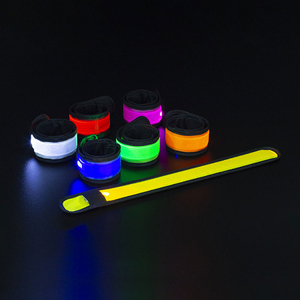 Vòng Đeo Tay Phản Quang Nhấp Nháy An Toàn Thể Thao <span class=keywords><strong>LED</strong></span> Với Khả Năng Hiển Thị Cao Phát Sáng Trong Vòng Tay Tối Để Đi Bộ Và Chạy Bộ - Product Image 5