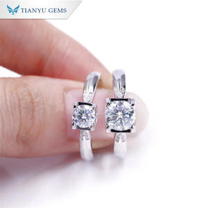 Bague en argent 925 Tianyu délicate avec moissanite 0,5 ct et pierres d'accent latérales de 1 ct, bijoux de fiançailles et d'anniversaire haut de gamme - Product Image 3