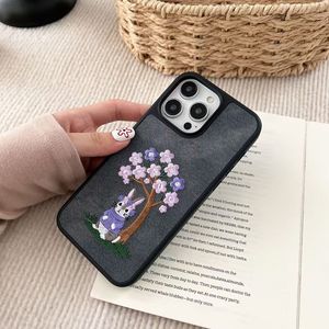 XP048 Étui de téléphone portable tricoté et brodé avec un lapin mignon, adapté aux modèles 18promax, nouveau iPhone17 15Pro, housse de protection brodée à la main - Product Image 2