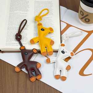 Encantador Llavero de Cuero con Diseño de Oso de Dibujos Animados, Suave y Ligero, Ideal como Regalo para Niñas y Niños - Product Image 2