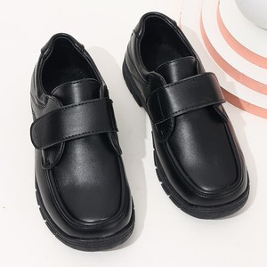 Nieuwe jongens zwarte schoolschoenen groothandel bulk fabriek OEM custom kinderschoenen met klittenbandsluiting van leer - Product Image 1