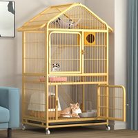 Cage à chat multi-niveaux Golden Triangle avec toit en pente, plusieurs portes cintrées, niche pour chat, hamac, griffoir et boîte simple roulante