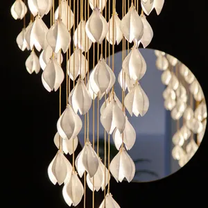 Yeni tasarım büyük dekoratif oturma odası Spiral uzun Modern lüks kristal yüksek tavanlar için avize kolye ışık