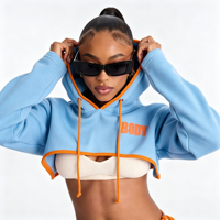 Ensemble décontracté 2 pièces pour femme : sweat à capuche super court imprimé lettres avec bordure contrastante et mini-jupe à cordon de serrage