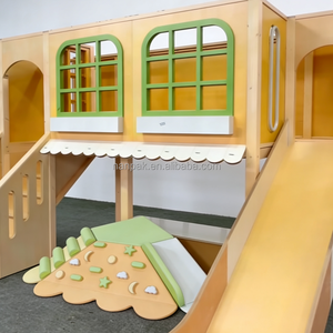 Aire de jeux intérieure en bois personnalisée, créative et sensorielle pour enfants, avec toboggan et structure d'escalade, et maisonnette avec présentoir, pour Play Cafe, garderie et centre commercial - Product Image 4