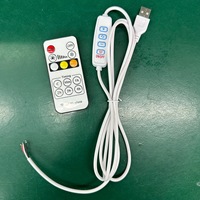 Un grand nombre d'éclairages LED pour le remplissage de scène, avec câble USB et variateur de luminosité et de température de couleur à gradation continue.