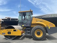 Nouveau modèle de rouleau compresseur vibrant à tambour unique de 10 tonnes de haute qualité XS103J pour la construction routière