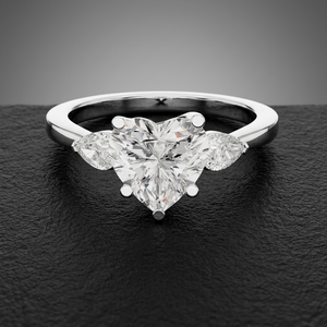 แหวนเพชรทรงหัวใจ E VVS2 IGI Certified Lab Grown Diamond แบบสามเม็ด สำหรับหมั้นและวันครบรอบ ทำจากเงินแท้ 10k ดีไซน์หรูหราสำหรับทั้งชายและหญิง - Product Image 2