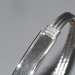 Prezzo di fabbrica personalizzabile 304L cavo in acciaio inox braccialetti con cuoio su piastra bracciali da uomo alla moda - Product Image 2
