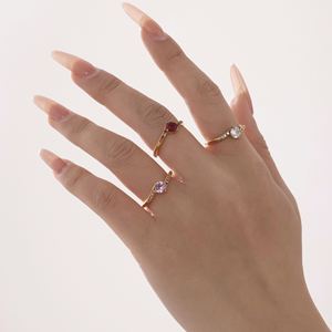 แหวนสแตนเลสประดับเพชรสีชมพูแหวนปิดข้างเพทายแหวนหรูหราชุบทอง18K - Product Image 4