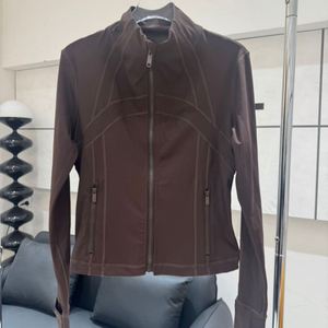 Ensemble de sport de luxe pour femme : débardeur de yoga, soutien-gorge de sport et leggings taille haute extensibles pour le fitness et la gym - Product Image 1