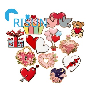En gros, Pin's en émail personnalisé en forme <span class=keywords><strong>de</strong></span> <span class=keywords><strong>cœur</strong></span> romantique fleuri, Badge <span class=keywords><strong>cœur</strong></span> d'amour fantaisie pour la Saint-Valentin, Pin's <span class=keywords><strong>de</strong></span> revers en métal <span class=keywords><strong>cœur</strong></span> néon vintage - Product Image 1