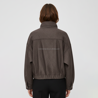 Blouson bomber en tweed à carreaux personnalisé à col montant et poches plaquées pour femmes