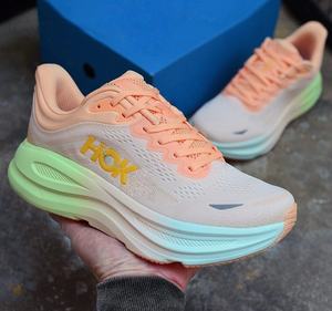 Chaussures de sport tendance et élégantes avec un design luxueux, semelle épaisse respirante, et idéales pour la marche décontractée. - Product Image 1