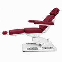 Table de traitement électrique rouge et blanche avec commande par pédale, repose-jambes 3 sections, base métallique, hauteur réglable, pour massage et salon de beauté