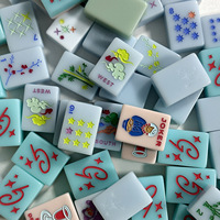 Ensemble de jeu de société Mahjong et Poker personnalisable en acrylique et cristal à quatre couches avec tuiles mélangées à la main, design américain moderne